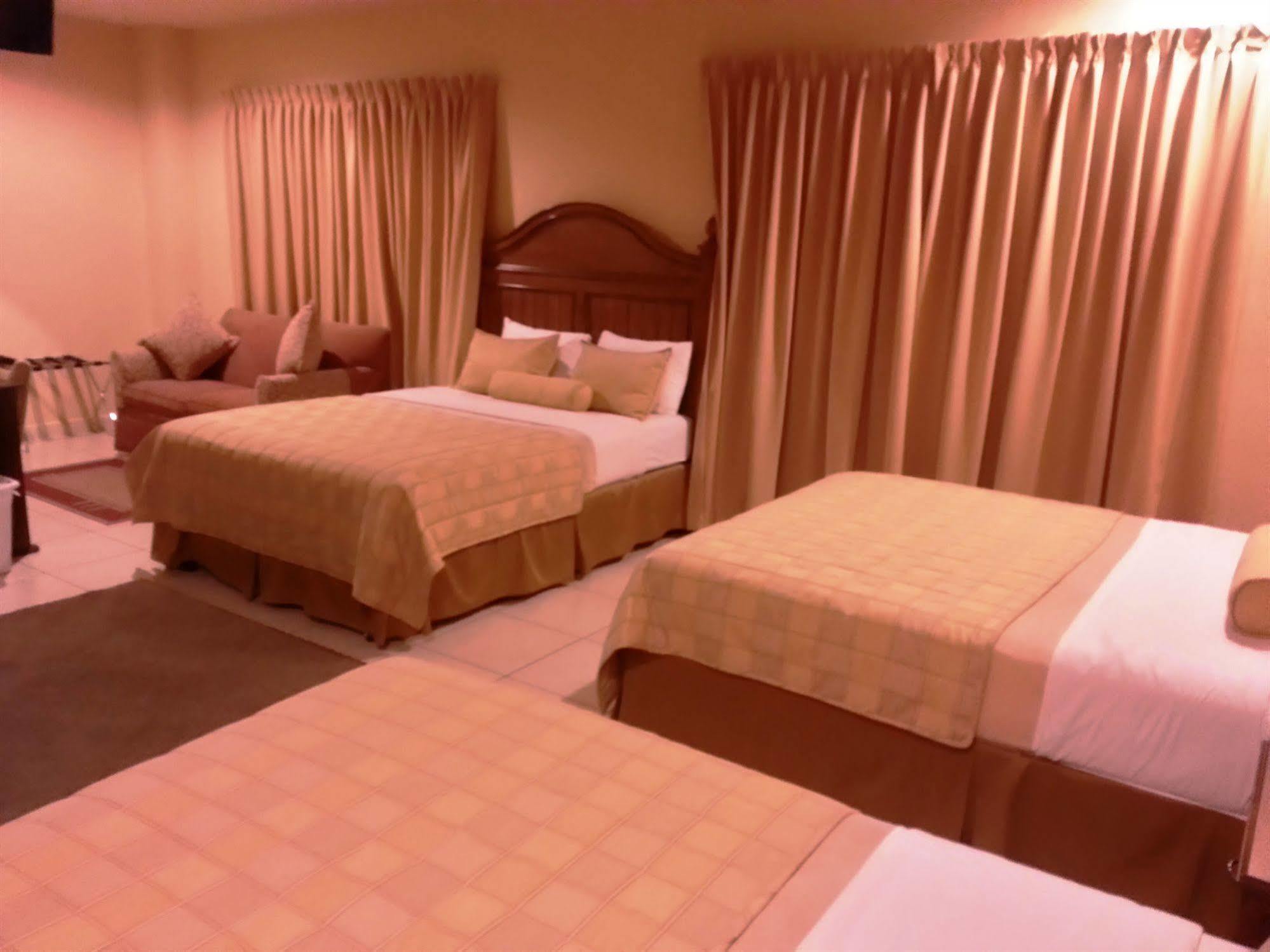 Hotel Monteolivos Сан Педро Сула Екстериор снимка